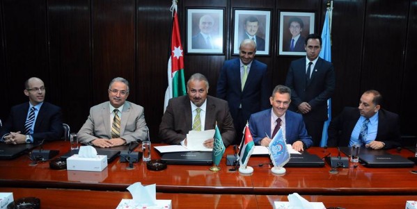  اتفاقية بين بنك القاهرة عمان وجامعة العلوم والتكنولوجيا لتحويل البطاقات الجامعية الى بطاقة ذكية